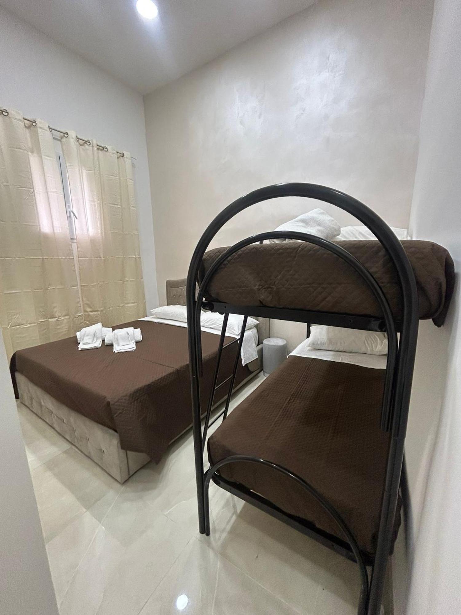 Luxury Rooms Carbonara 95 Наполи Екстериор снимка