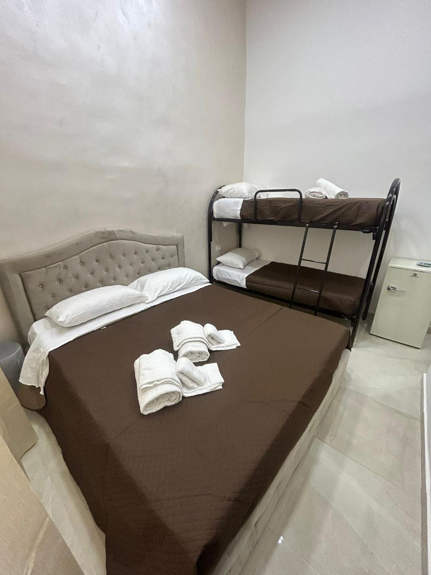 Luxury Rooms Carbonara 95 Наполи Екстериор снимка
