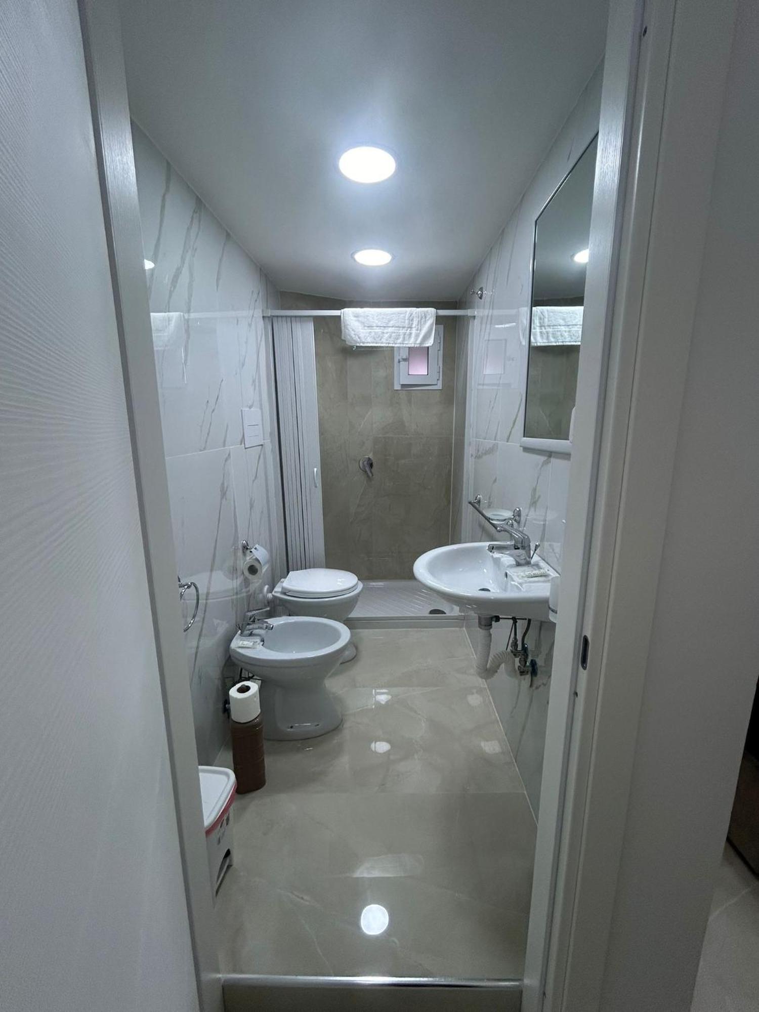 Luxury Rooms Carbonara 95 Наполи Екстериор снимка
