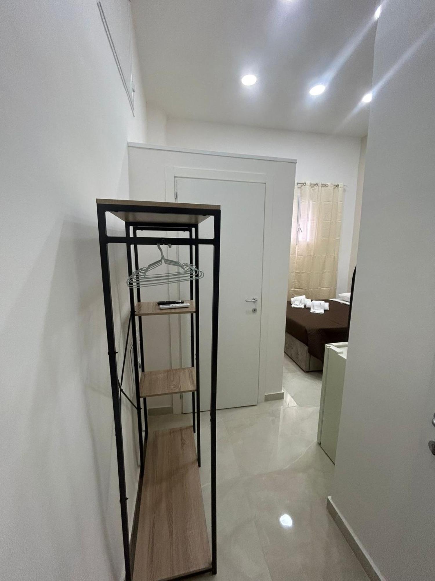 Luxury Rooms Carbonara 95 Наполи Екстериор снимка