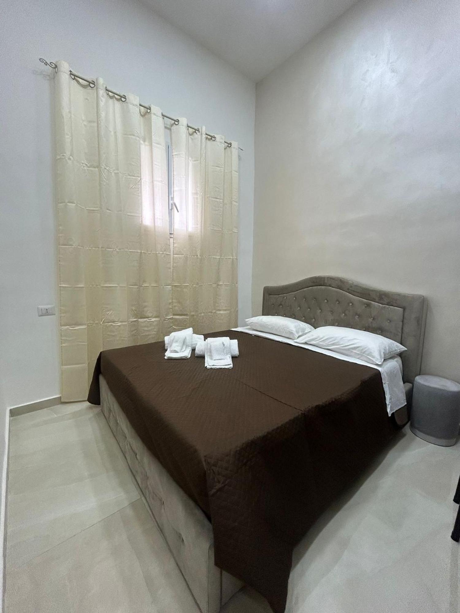 Luxury Rooms Carbonara 95 Наполи Екстериор снимка