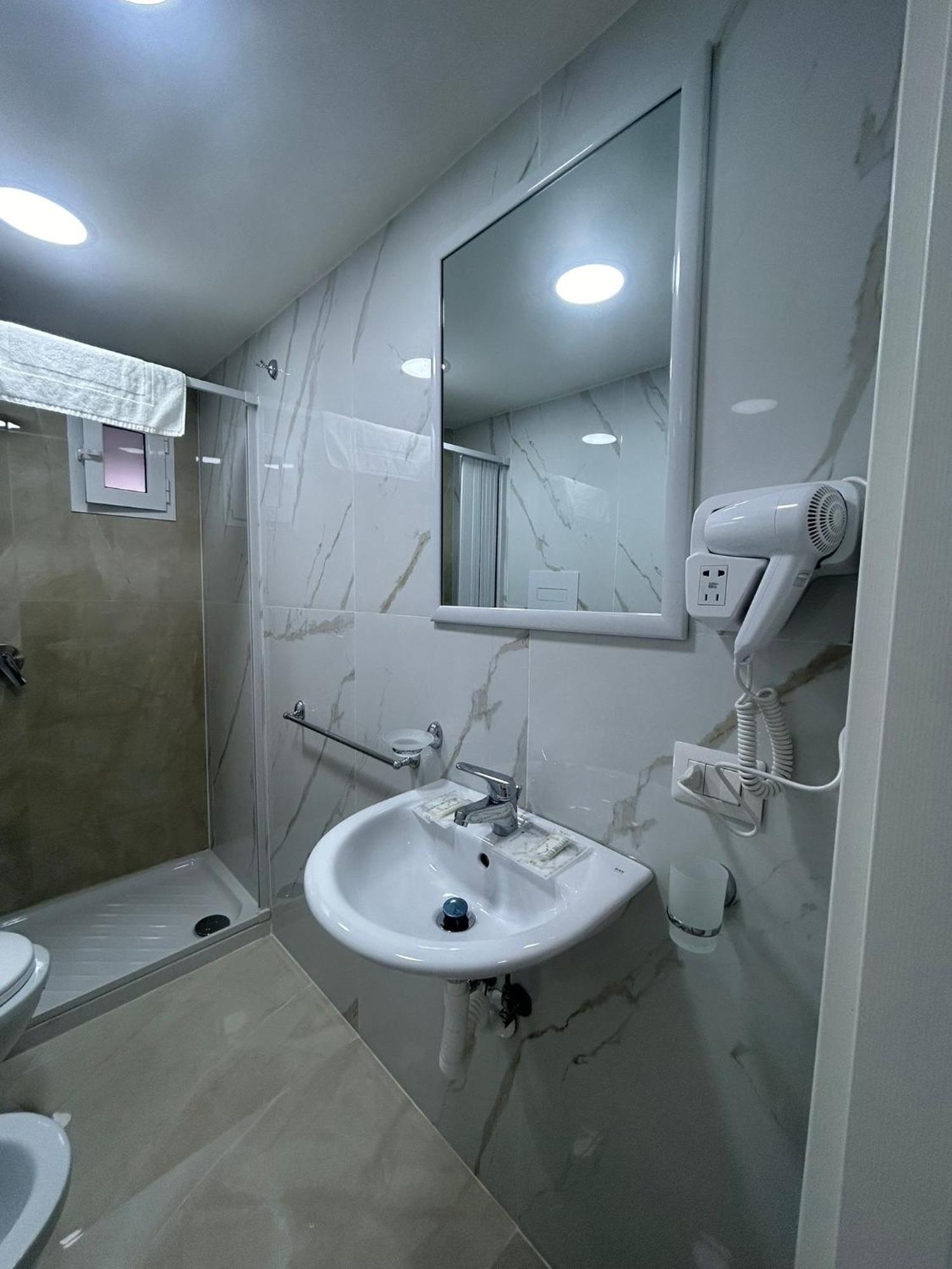 Luxury Rooms Carbonara 95 Наполи Екстериор снимка
