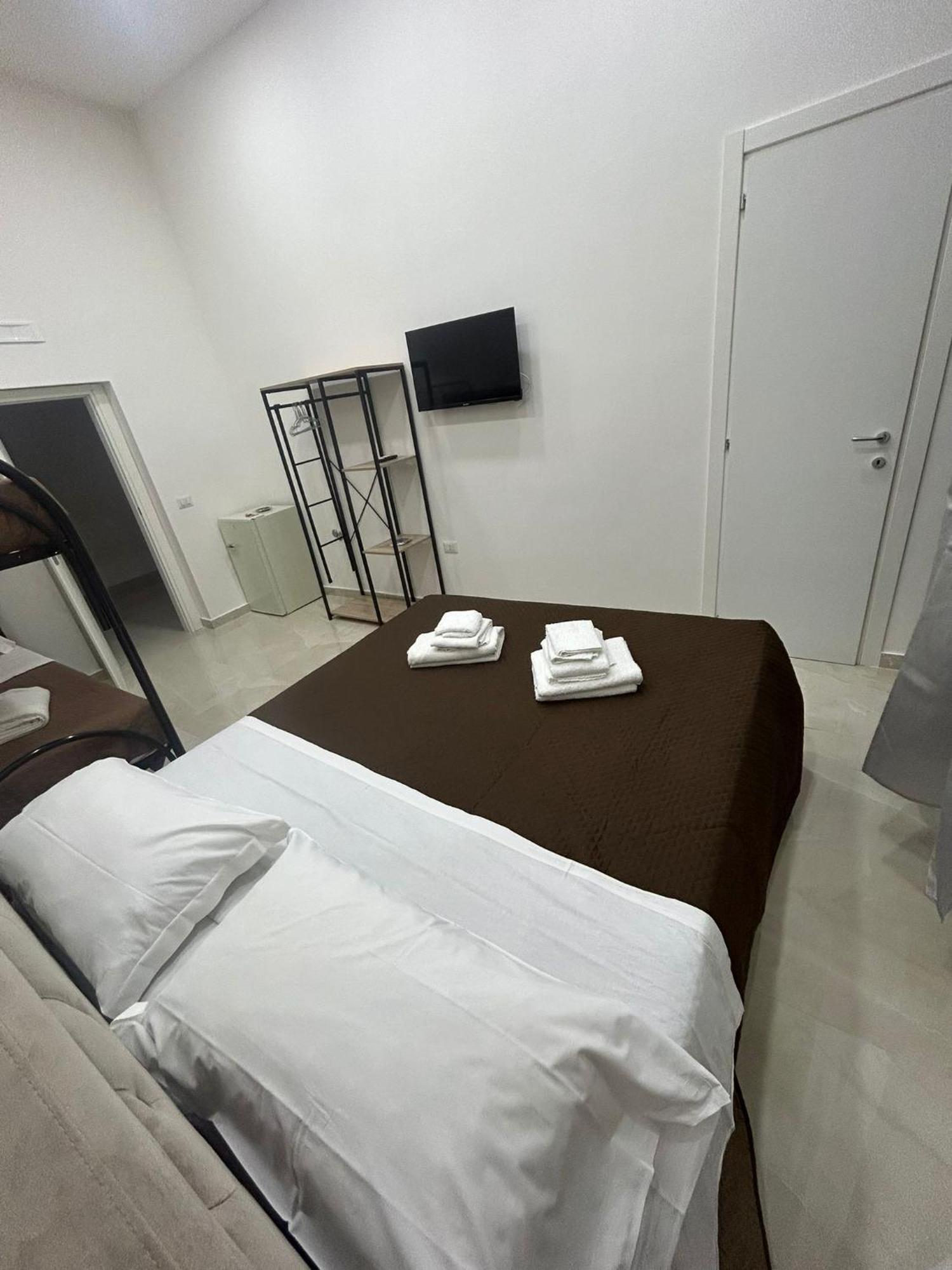 Luxury Rooms Carbonara 95 Наполи Екстериор снимка