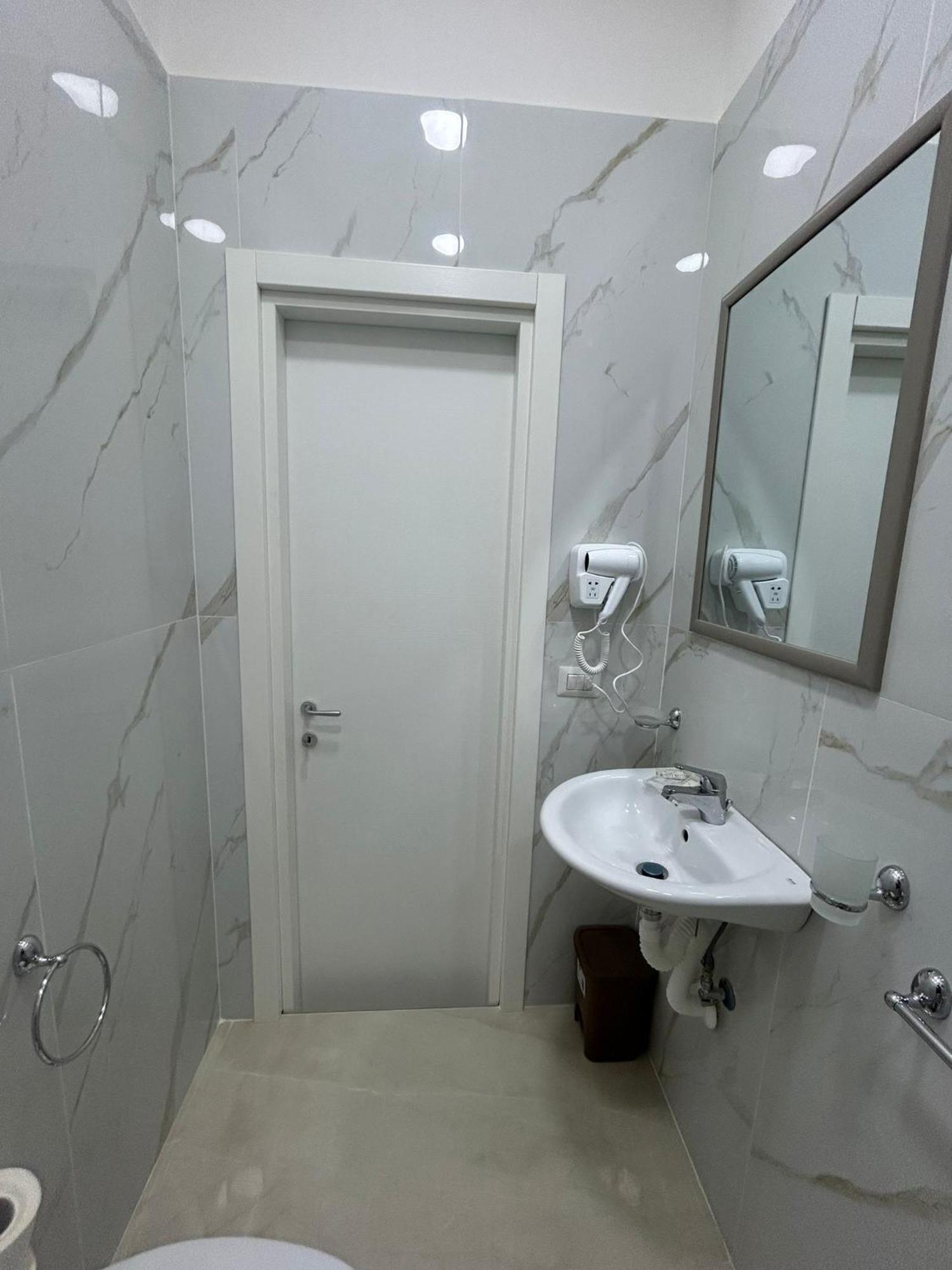 Luxury Rooms Carbonara 95 Наполи Екстериор снимка