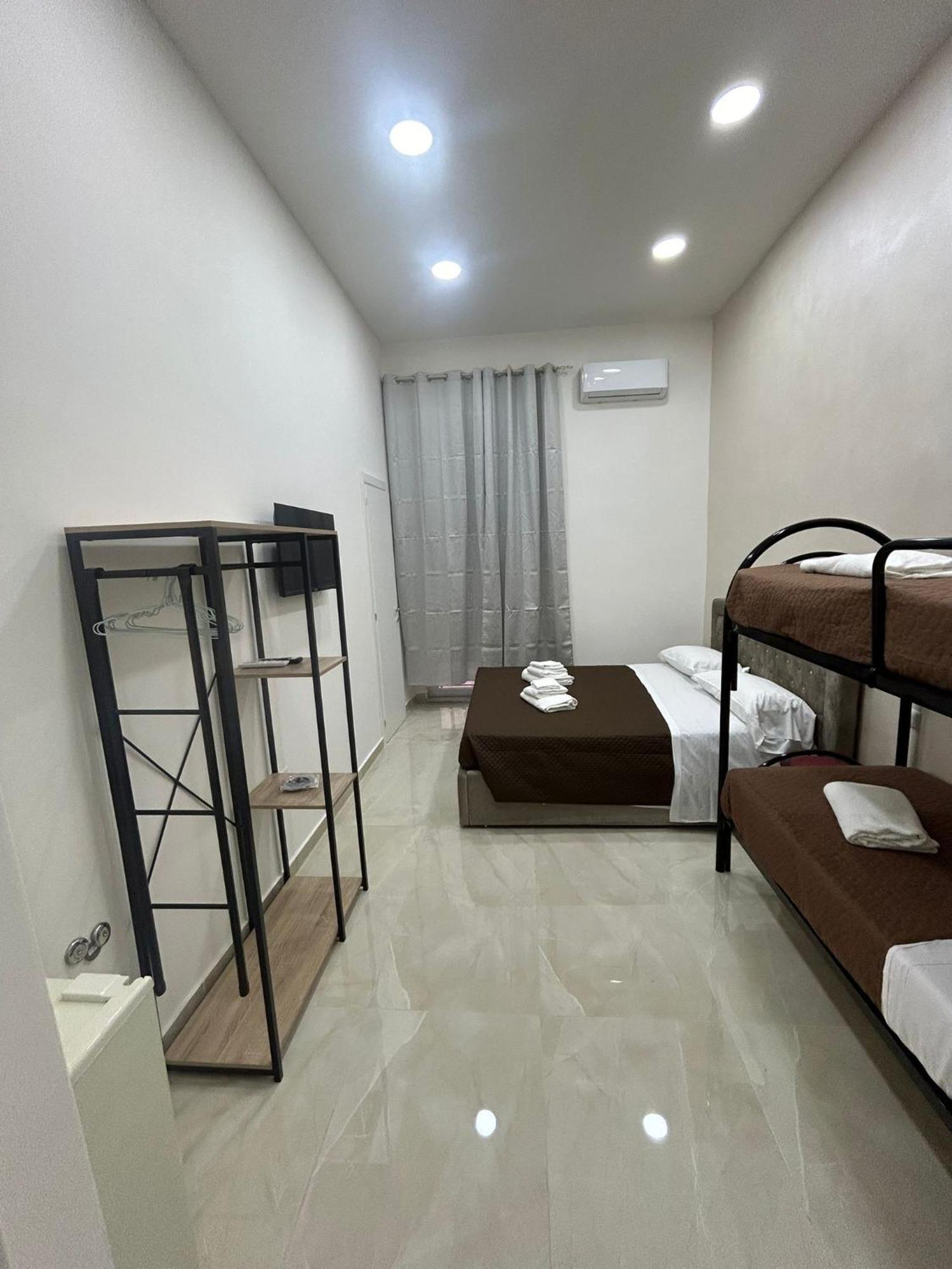 Luxury Rooms Carbonara 95 Наполи Екстериор снимка