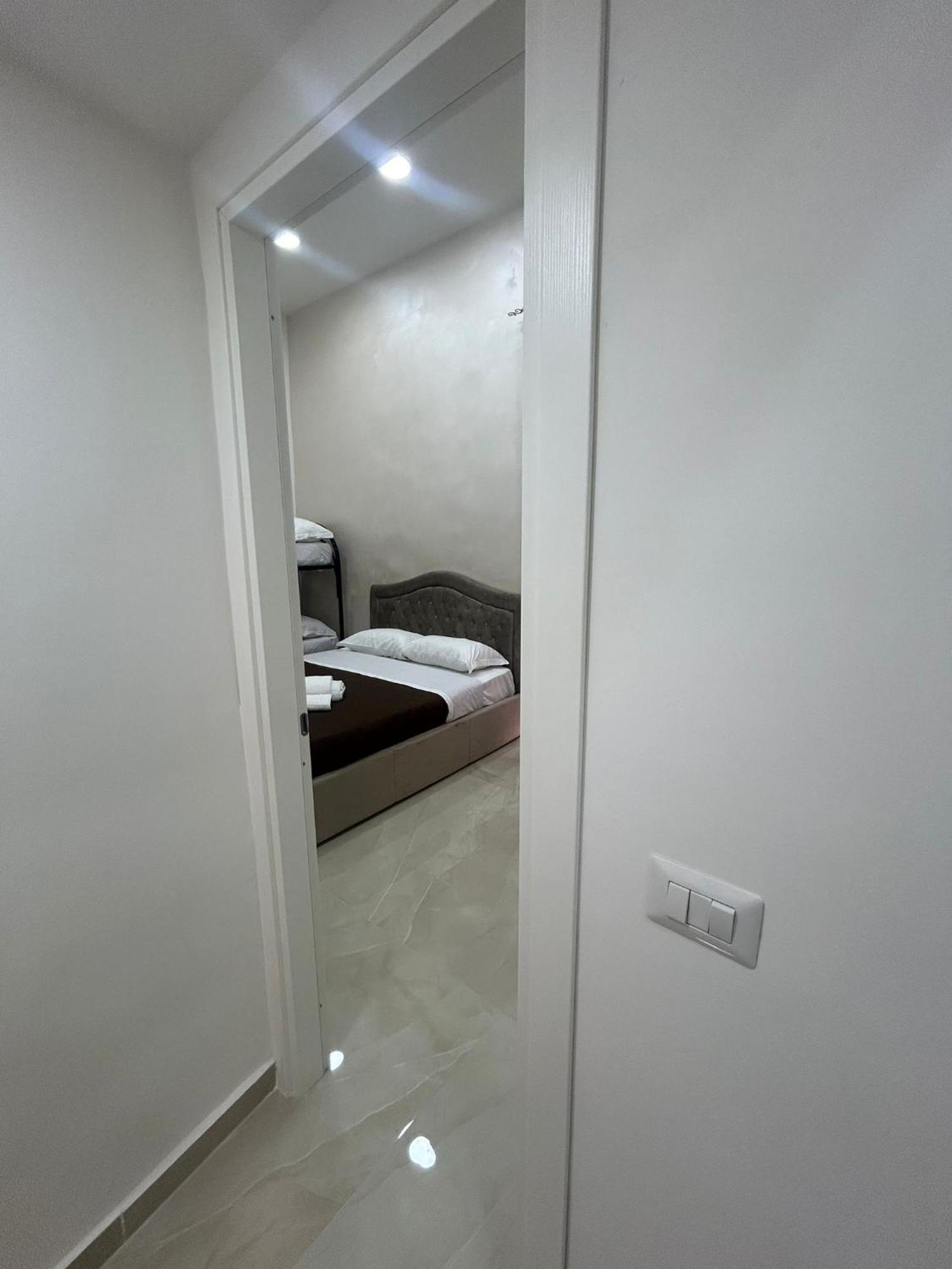 Luxury Rooms Carbonara 95 Наполи Екстериор снимка