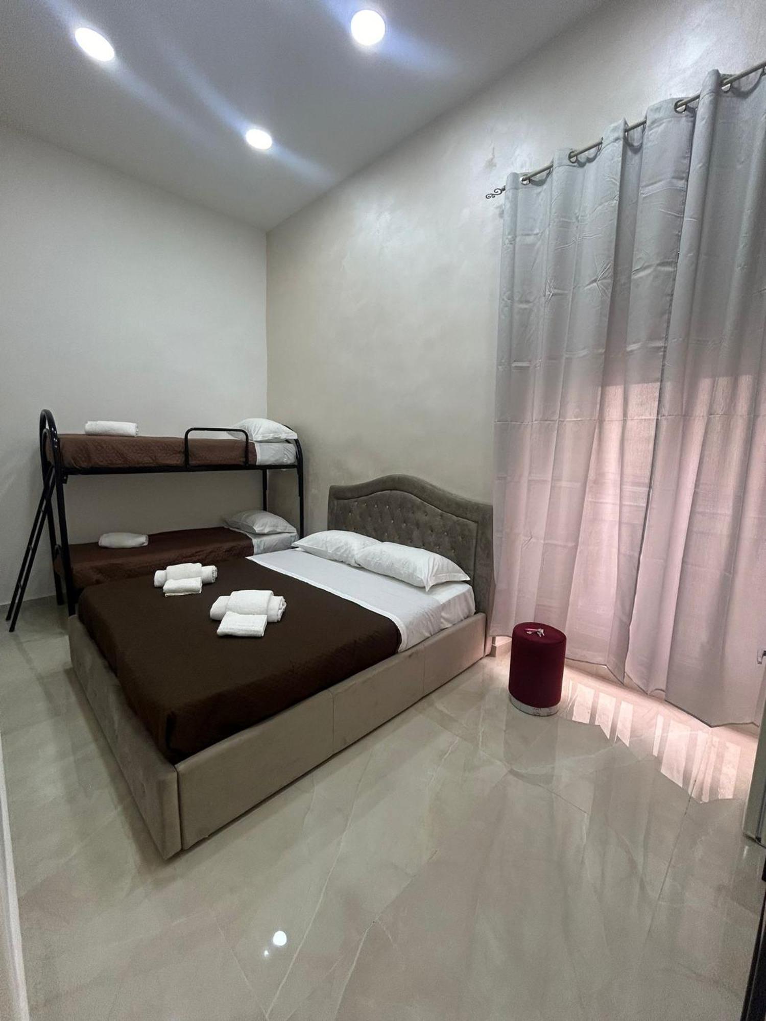 Luxury Rooms Carbonara 95 Наполи Екстериор снимка