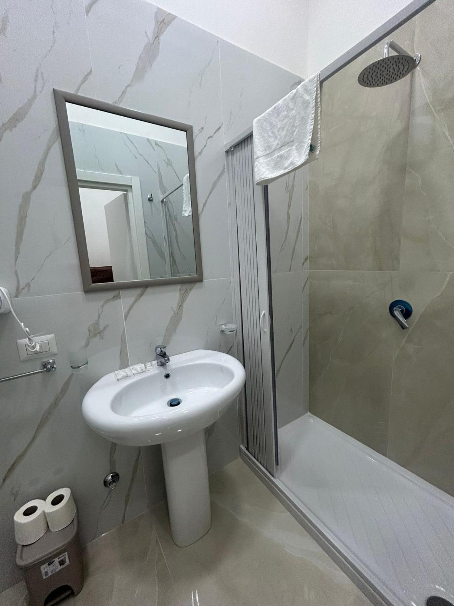 Luxury Rooms Carbonara 95 Наполи Екстериор снимка